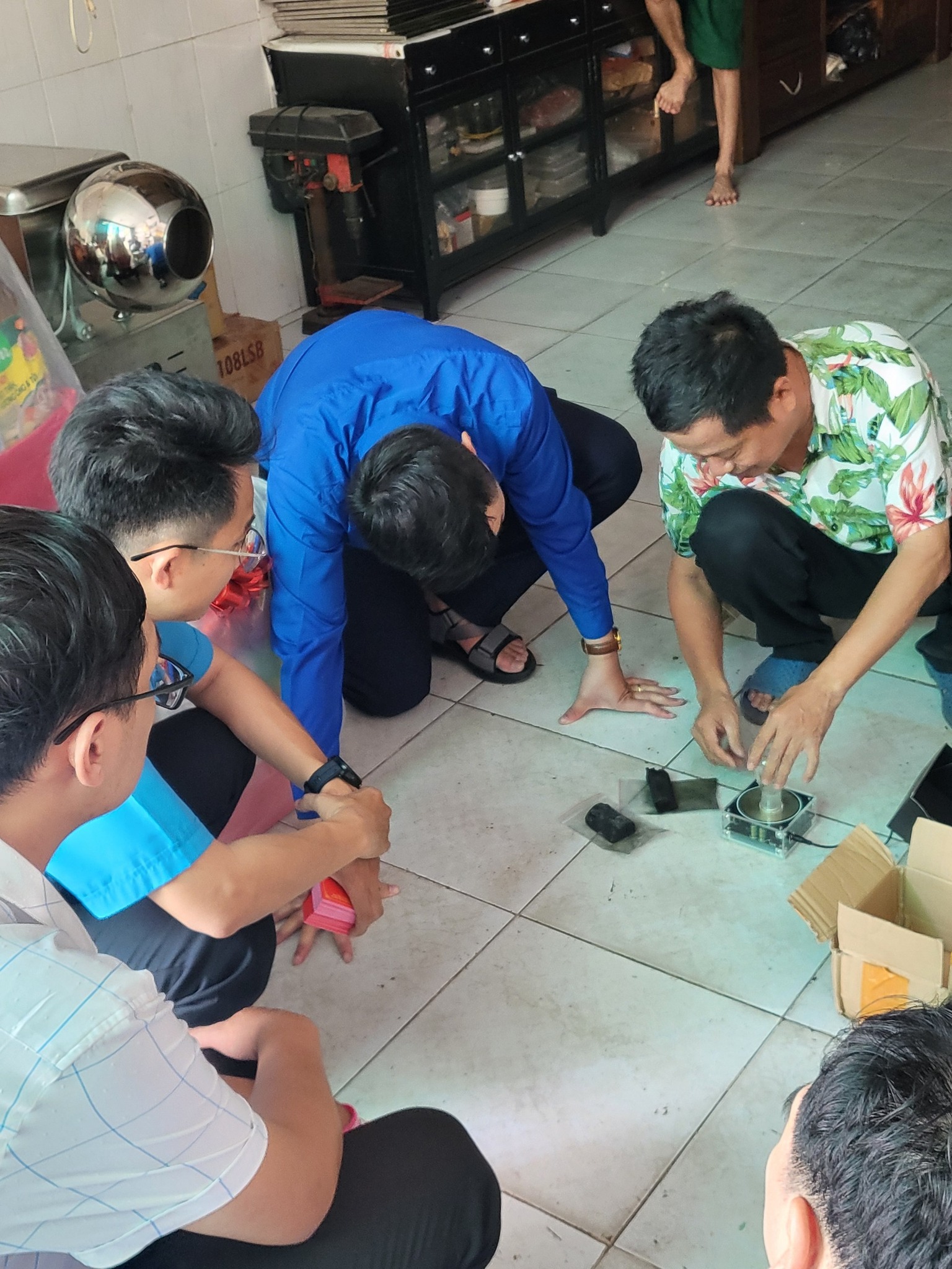 GS Trần Văn Tín chia sẻ những phát minh sáng sáng chế mà thầy đã trao bản quyền cho các bạn khuyết tật gia công tạo công ăn việc làm
