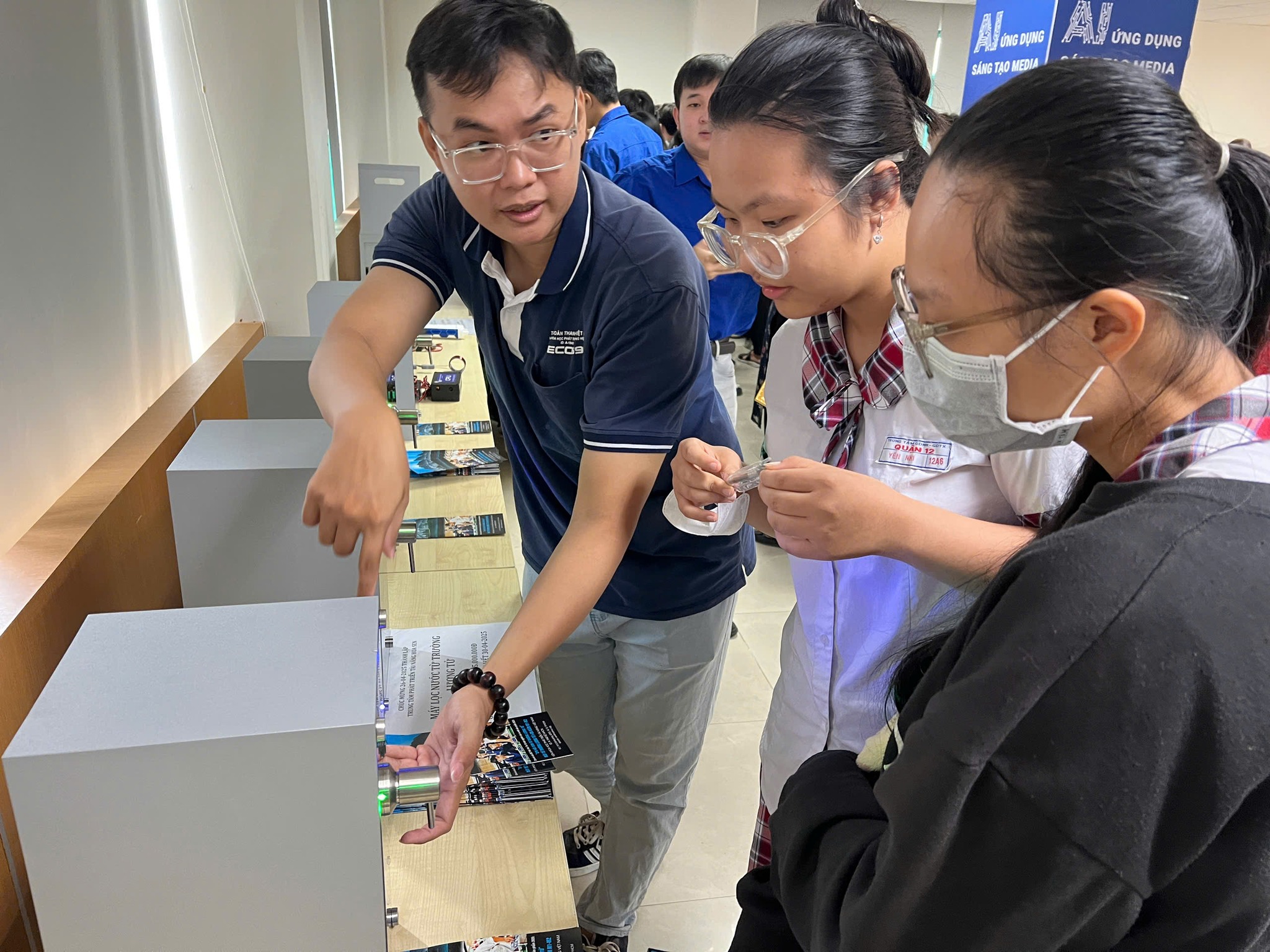 lễ khai giảng khóa học từ trường lượng tử tại trường cao đẳng nghề Hoa Sen