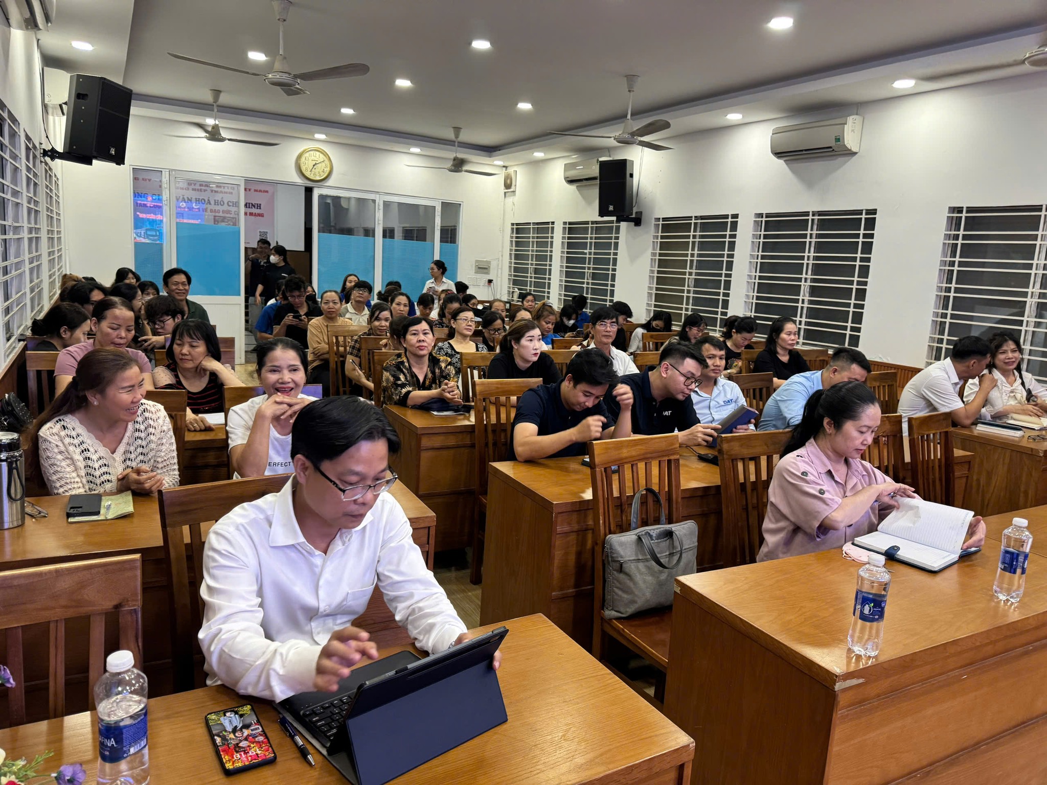 Lớp học giáo dục tại phường quận 12 livestream bán hàng thực chiến đỉnh cao