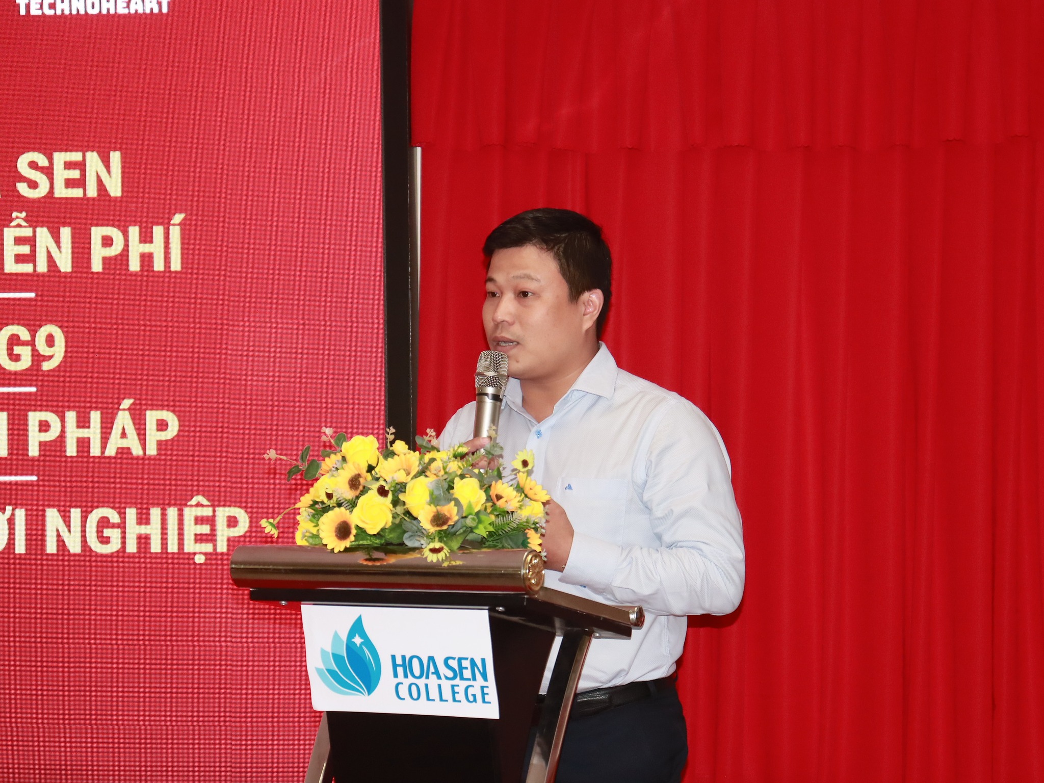 Lễ ra mắt trung tâm phát triển tài năng Hoa Sen