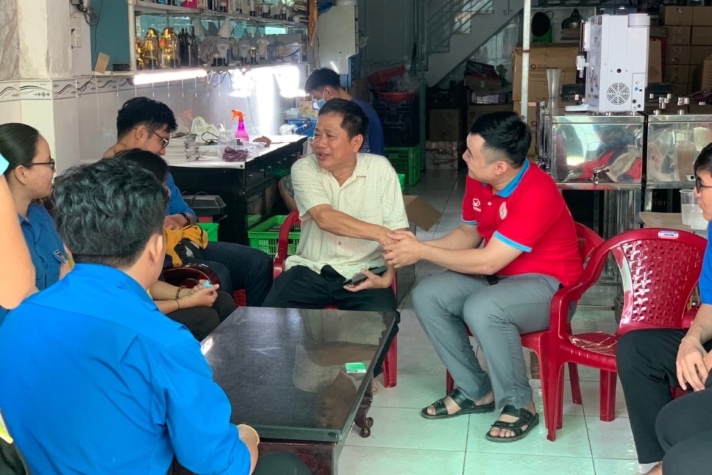 chiến dịch xuân tình nguyện trường Đại Học Khoa Học Xã Hội và Nhân Văn kết hợp với Quận Đoàn 12 gặp Giáo Sư Trần Văn Tín