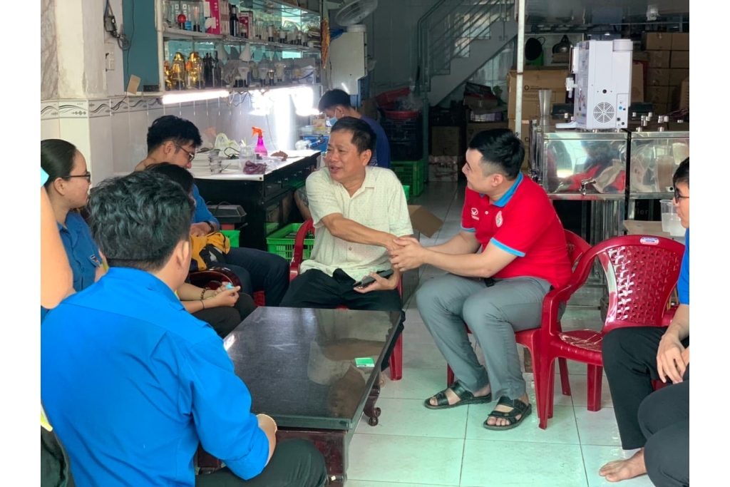 chiến dịch xuân tình nguyện trường Đại Học Khoa Học Xã Hội và Nhân Văn kết hợp với Quận Đoàn 12 gặp Giáo Sư Trần Văn Tín